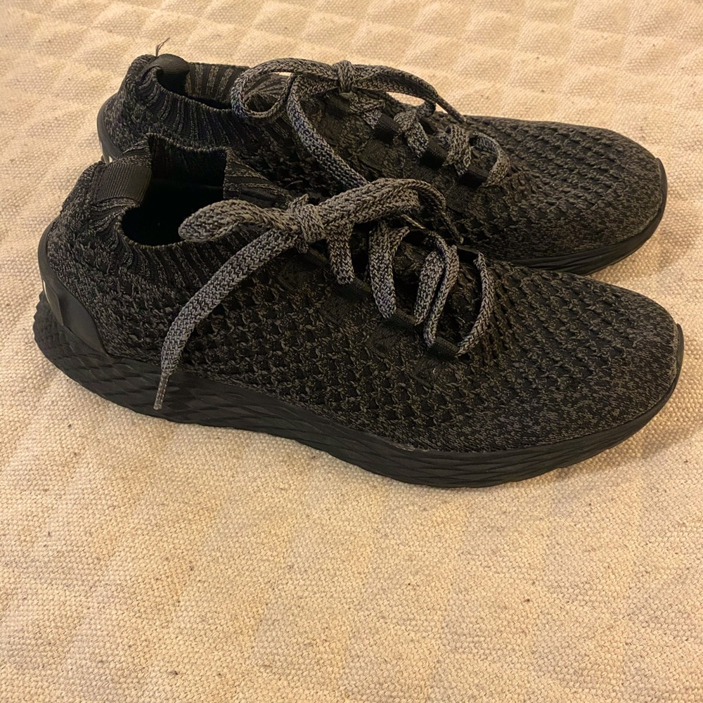NO BULL black tennis shoes